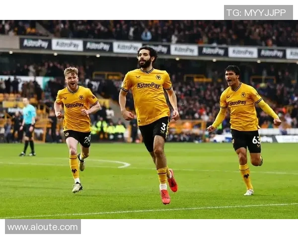 哈斯菲尔德主场迎战狼队争夺英超宝贵积分的激烈对决